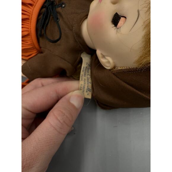 Vintage Madame Alexander Cinderella Doll 14” with Broom & Original Tag - Picture 9 of 9